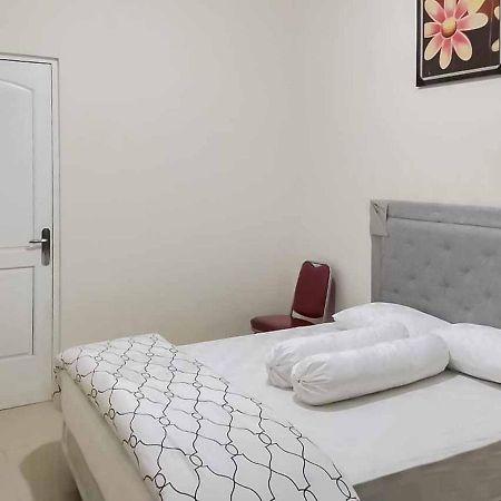 Wisma Talenta Mitra Reddoorz Джакарта Экстерьер фото
