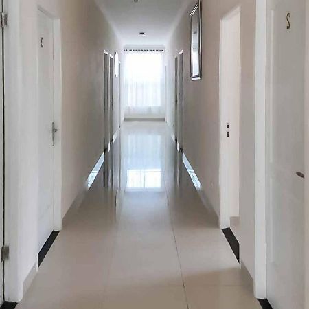 Wisma Talenta Mitra Reddoorz Джакарта Экстерьер фото