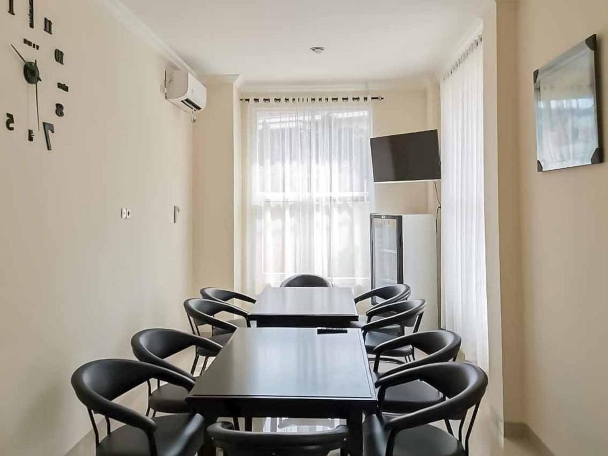 Wisma Talenta Mitra Reddoorz Джакарта Экстерьер фото