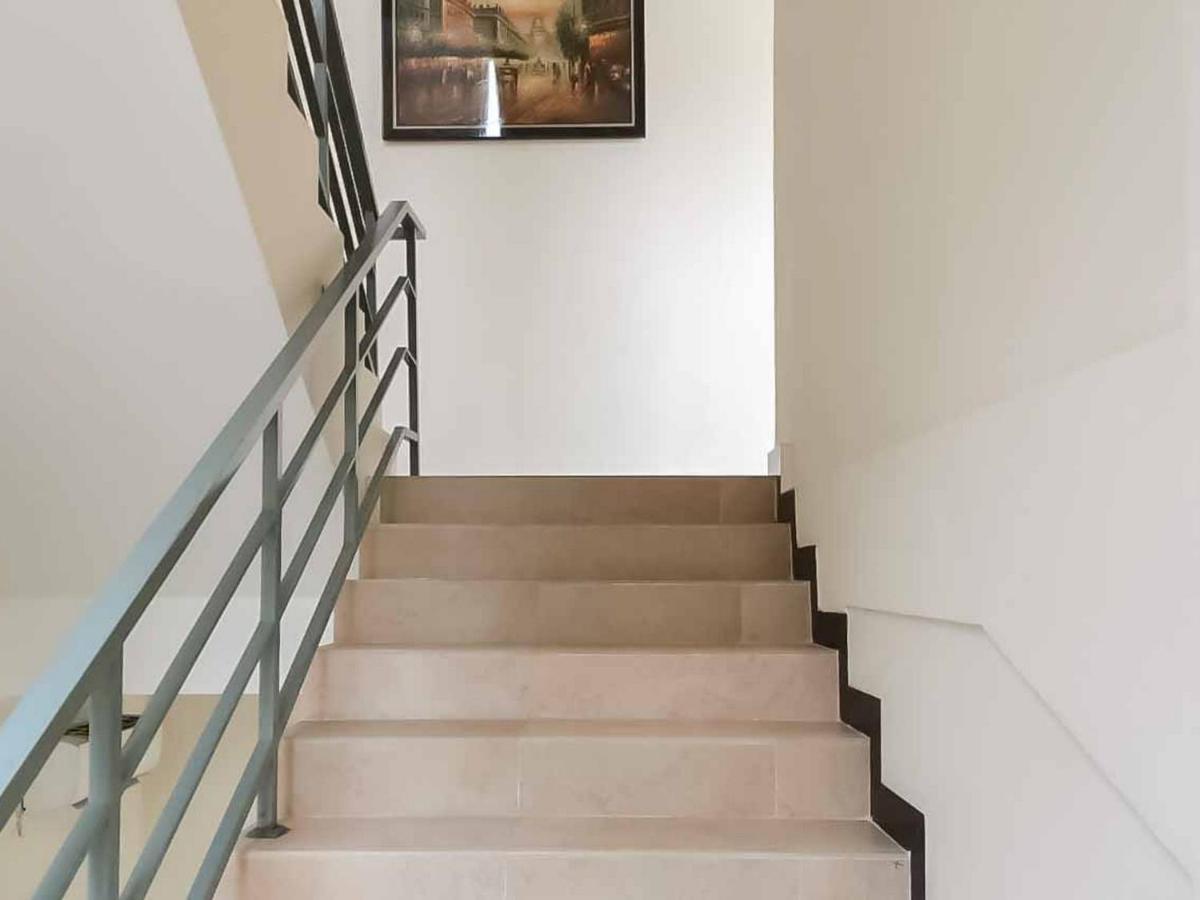 Wisma Talenta Mitra Reddoorz Джакарта Экстерьер фото